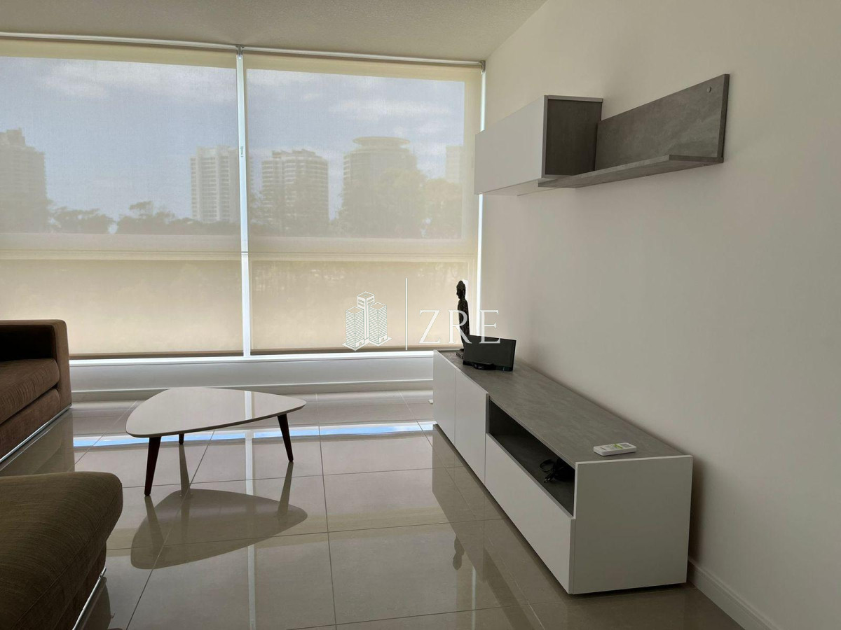 Apartamento ID.633 - Venta apartamento un dormitorio en Av. Roosevelt. Punta Del Este.