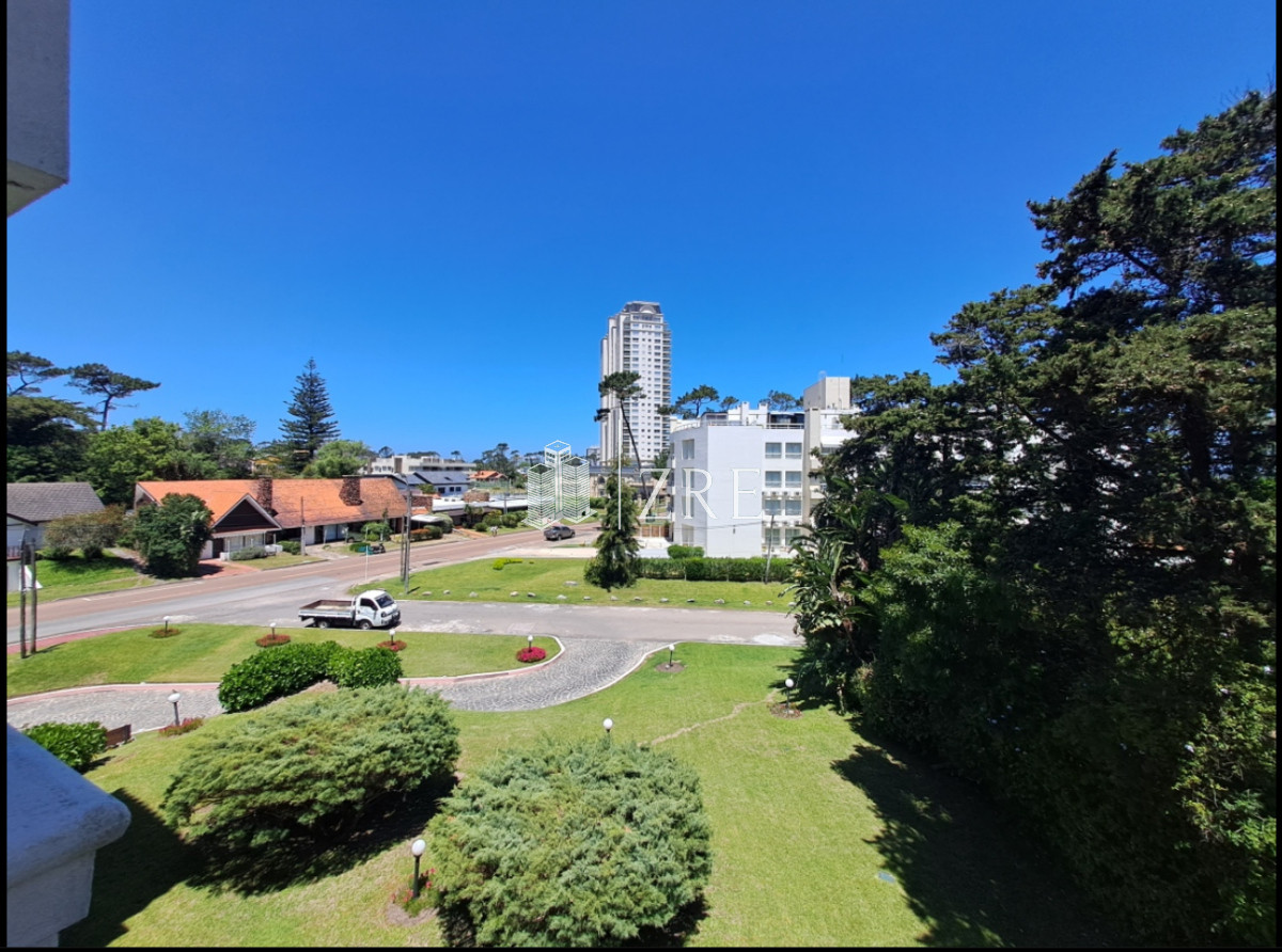 Apartamento ID.614 - Venta apartamento 3 dormitorios. Playa mansa, Punta del Este 