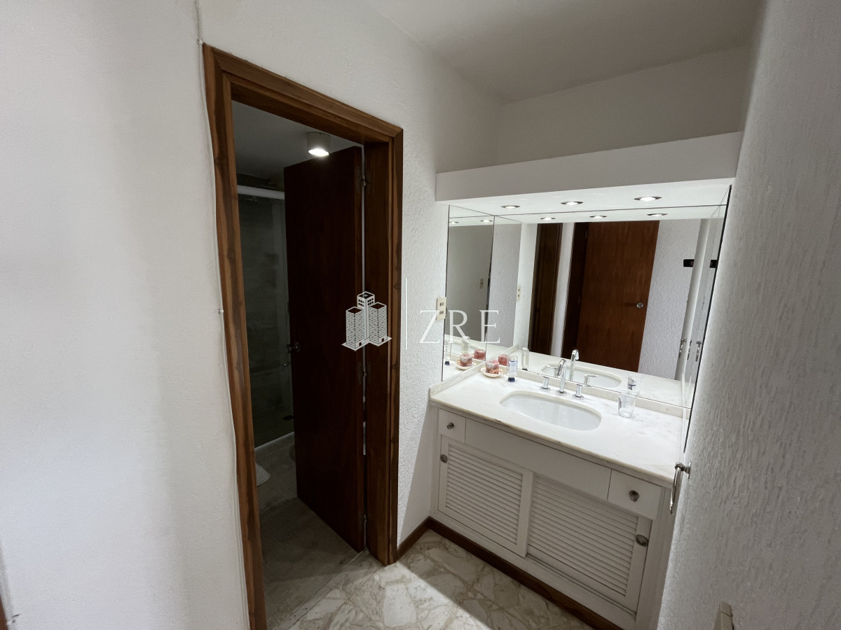 Apartamento ID.639 - Venta de apartamento tres dormitorios. 