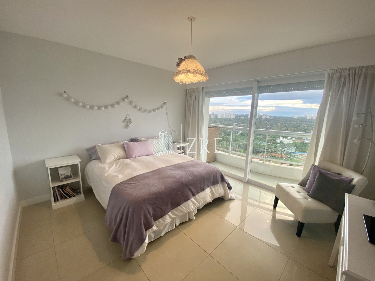 Apartamento ID.364 - Venta apartamento 4 dormitorios playa mansa Punta del Este