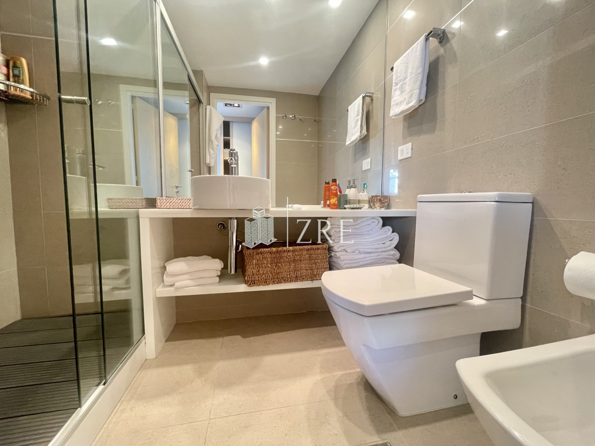 Apartamento ID.225 - Venta Departamento - 3 dormitorios + servicio - Punta Del Este -  Playa Mansa
