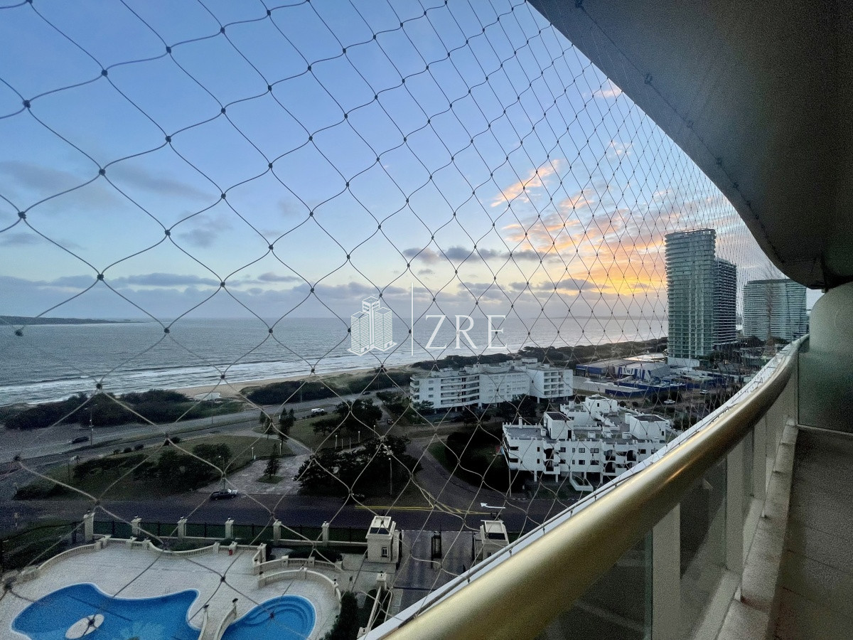 Apartamento ID.419 - Venta apartamento en playa mansa, primera línea, Punta del Este