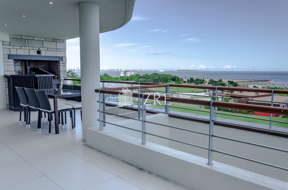 Apartamento ID.54 - Venta apartamento 4 dormitorios. Playa mansa, Punta del Este