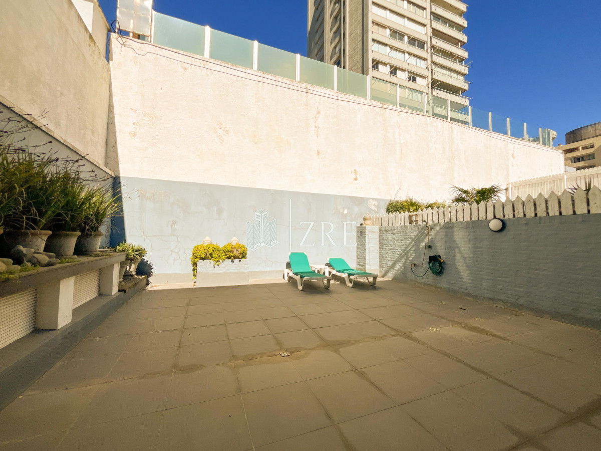 Apartamento ID.985 - Venta y alquiler apartamento en Península, Punta del Este 