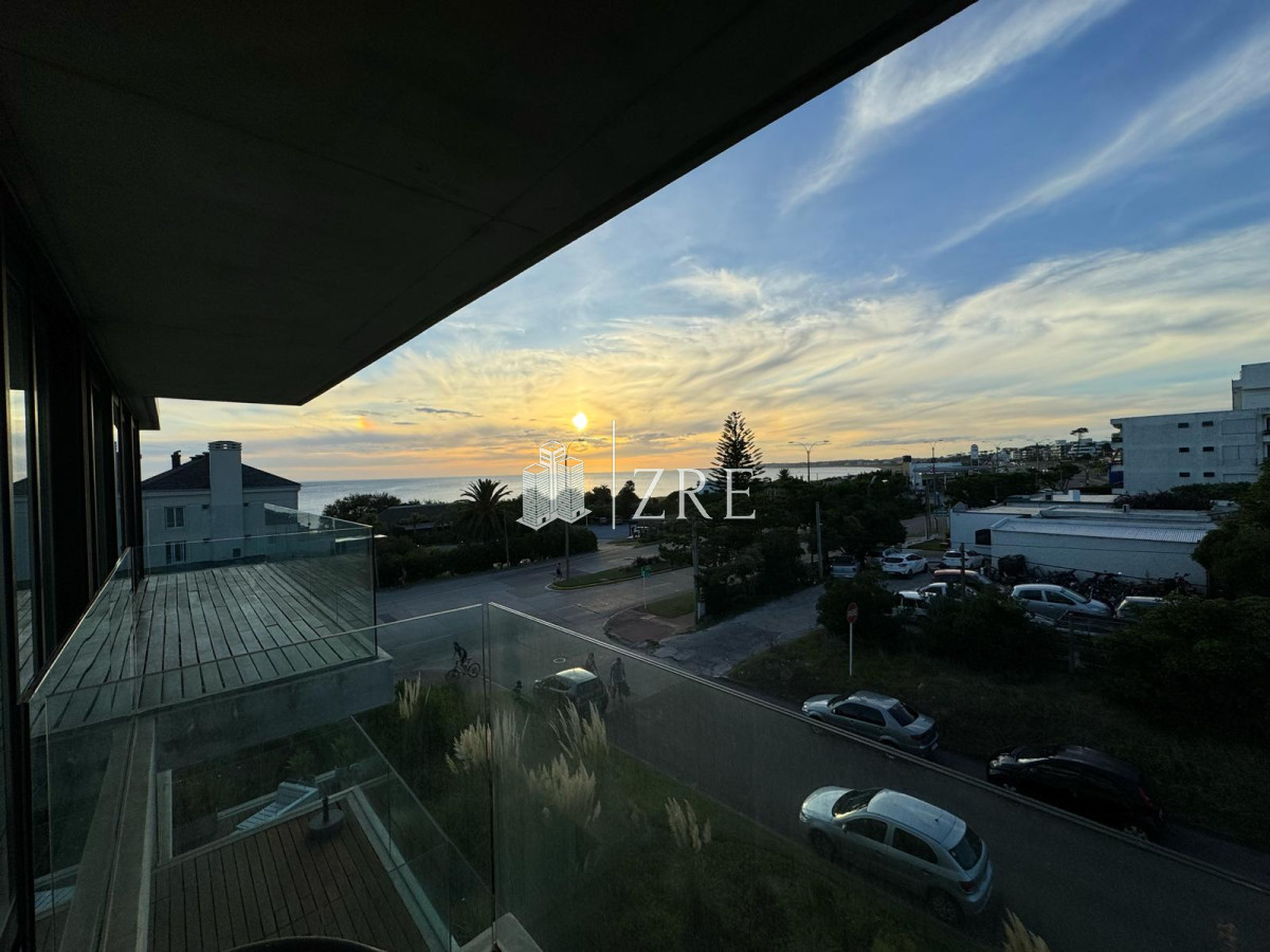 Apartamento ID.127 - Venta apartamento 2 dormitorios. Playa mansa, Punta del Este 