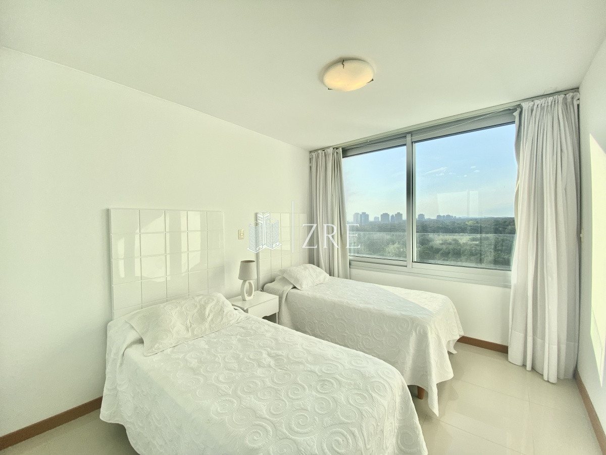 Apartamento ID.290 - Alquiler temporal tiburón III Punta del Este tres dormitorios.  