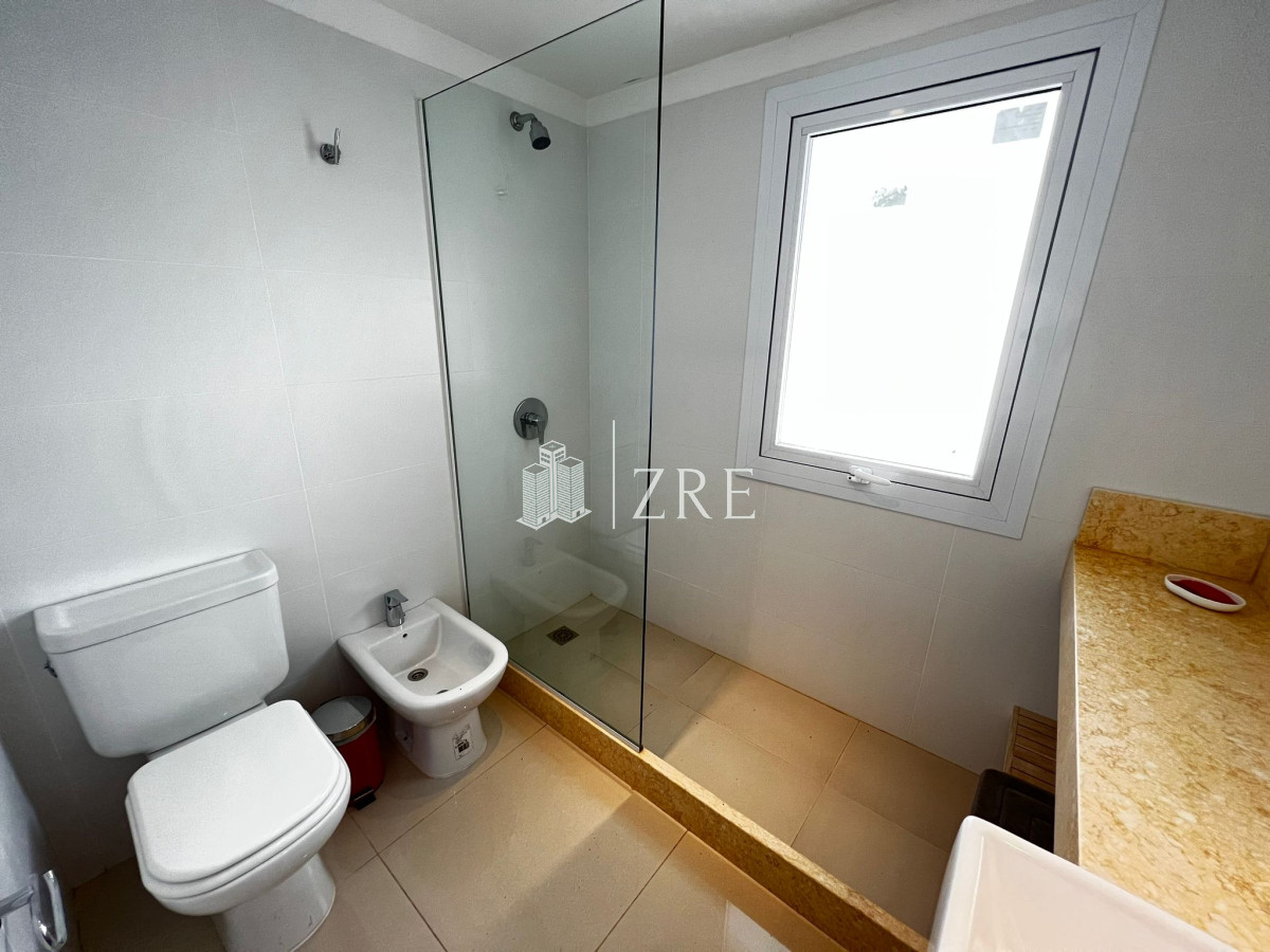 Apartamento ID.468 - Venta apartamento 3 dormitorios. Playa mansa, Punta del Este
