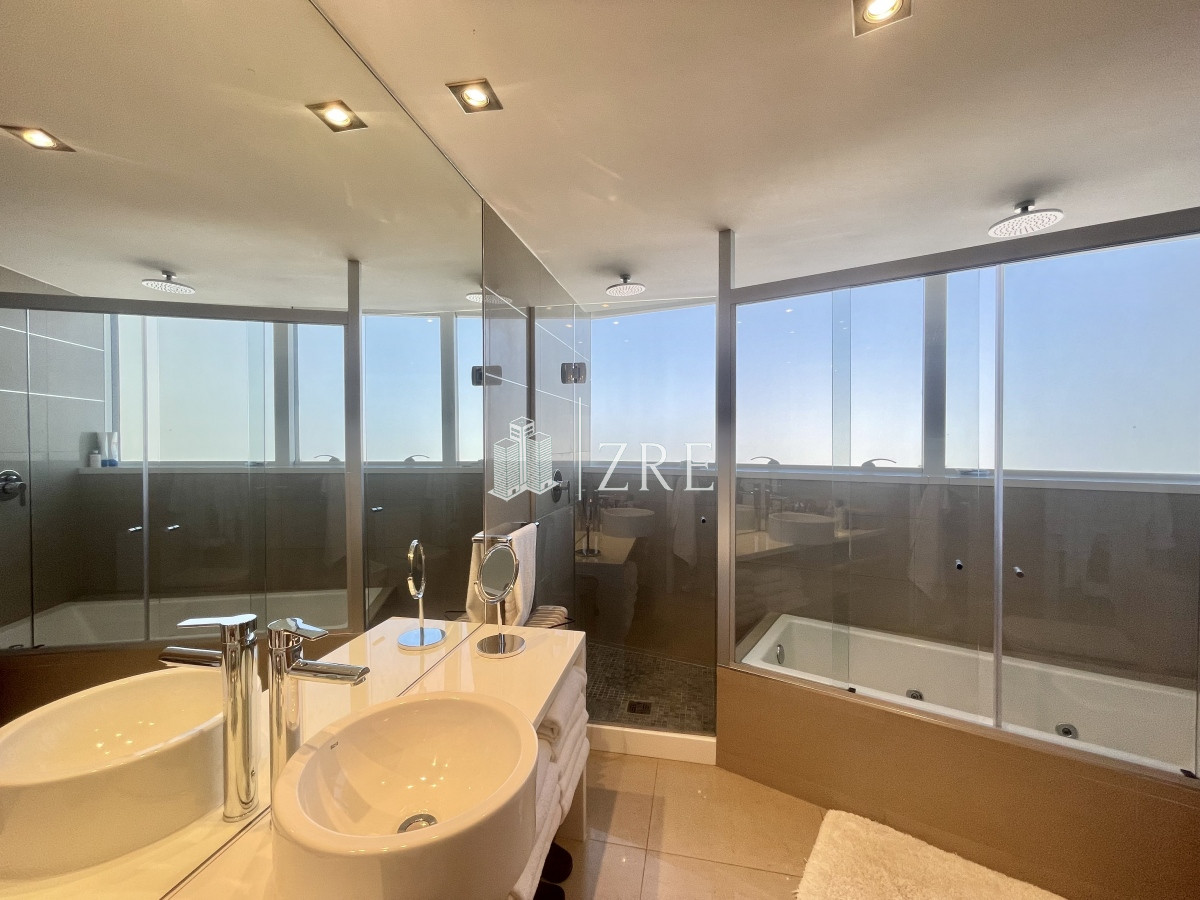 Apartamento ID.225 - Venta Departamento - 3 dormitorios + servicio - Punta Del Este -  Playa Mansa