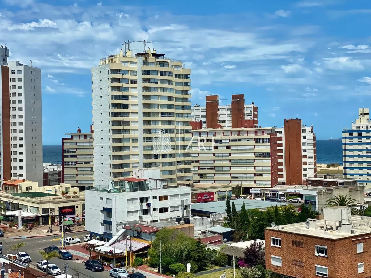 Apartamento ID.903 - Apartamento en Venta de tres dormitorios, Punta del Este 