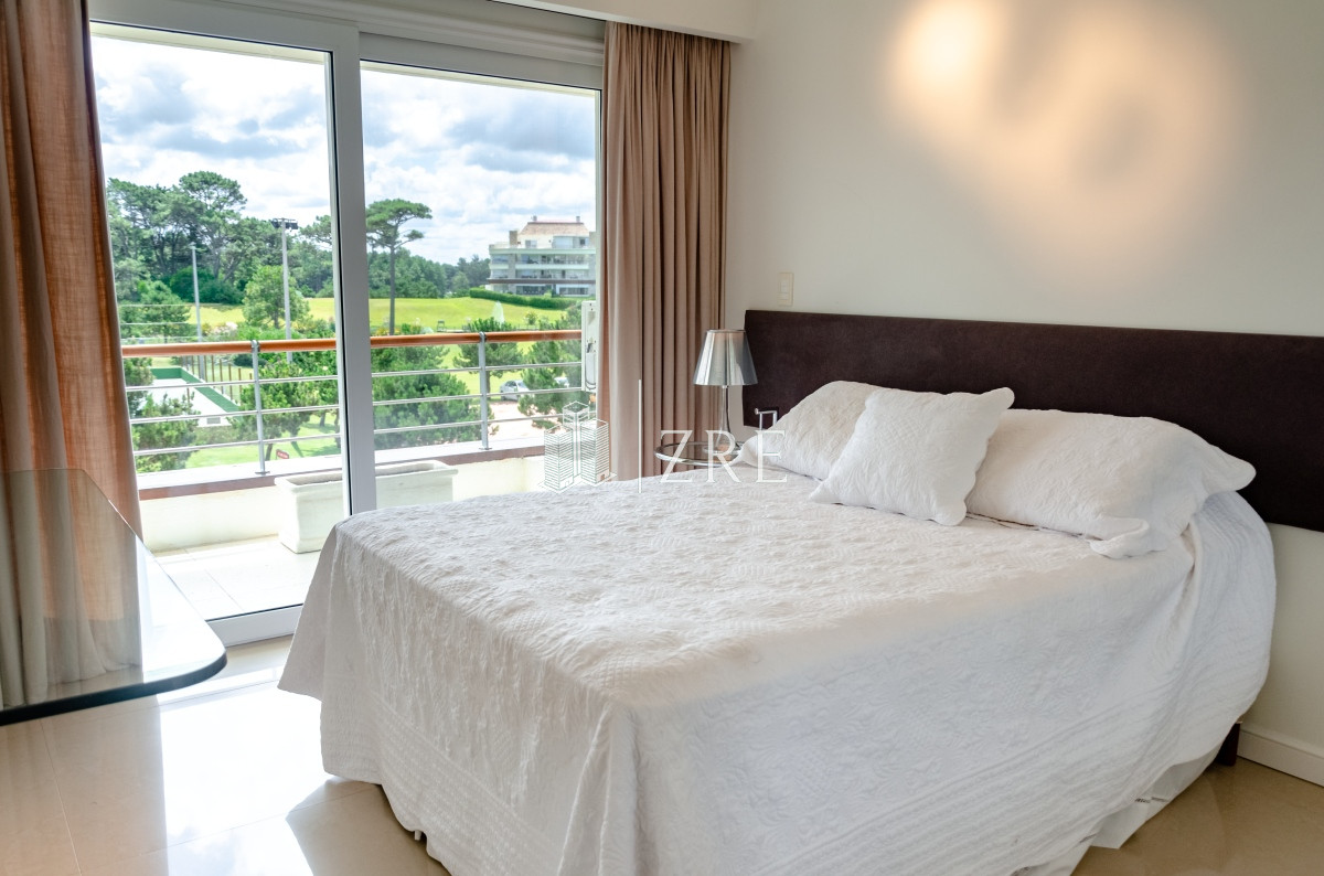 Apartamento ID.54 - Venta apartamento 4 dormitorios. Playa mansa, Punta del Este