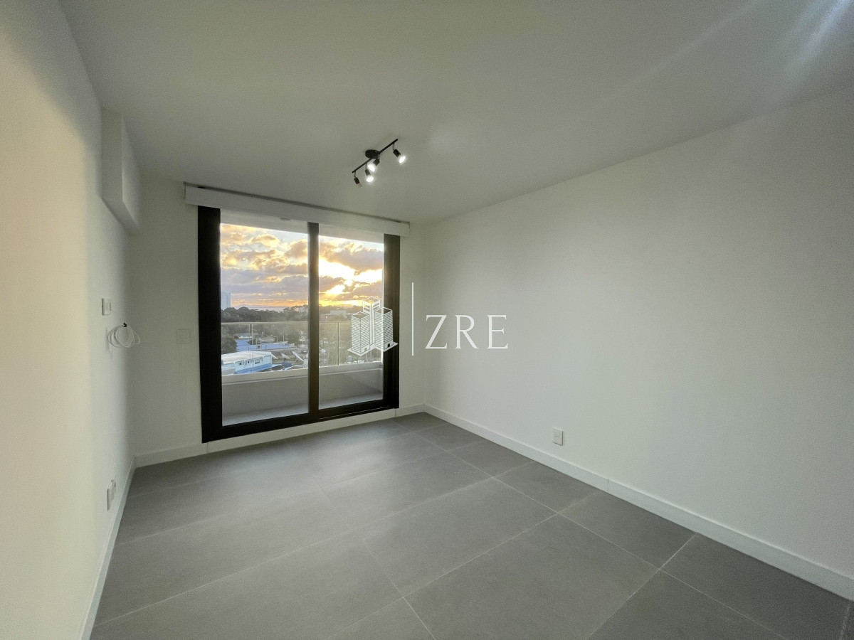 Apartamento ID.236 - Alquiler Anual - Apartamento 1 dormitorio y medio - Vista al Mar - Punta Del Este