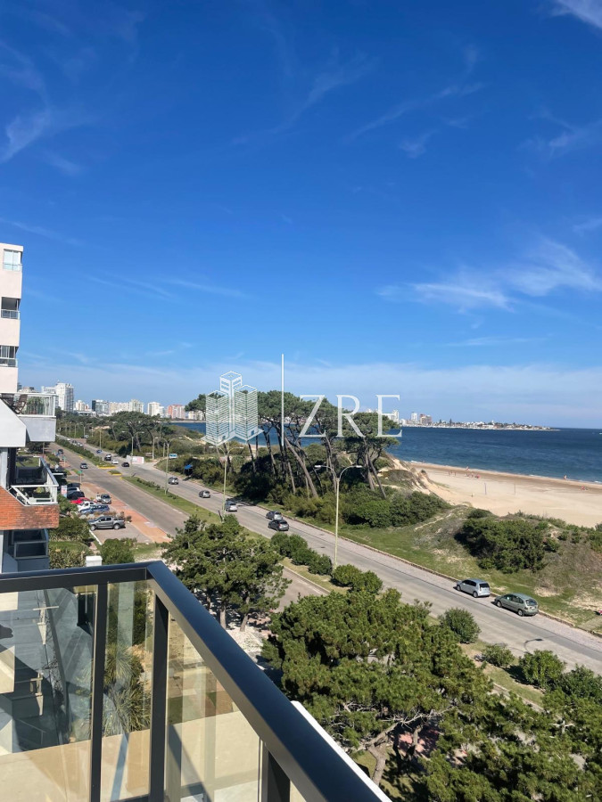 Apartamento ID.631 - Venta apartamento dos dormitorios primera linea, Mansa. Punta Del Este.