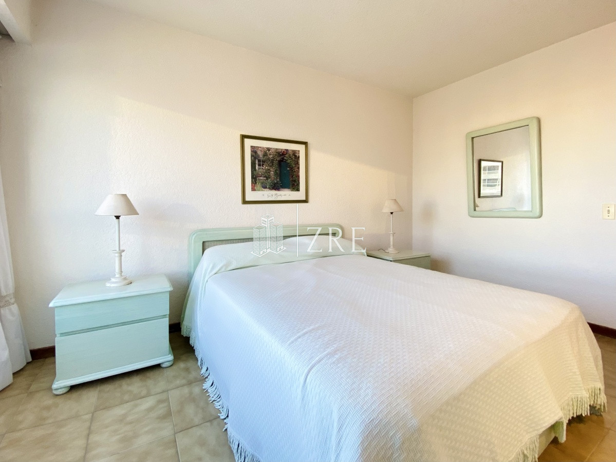Apartamento ID.434 - Venta apartamento 3 dormitorios, piso alto, Torre tradicional en Punta del Este 