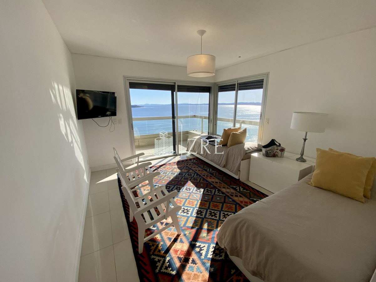 Apartamento ID.462 - Venta apartamento 4 dormitorios playa mansa Punta del Este