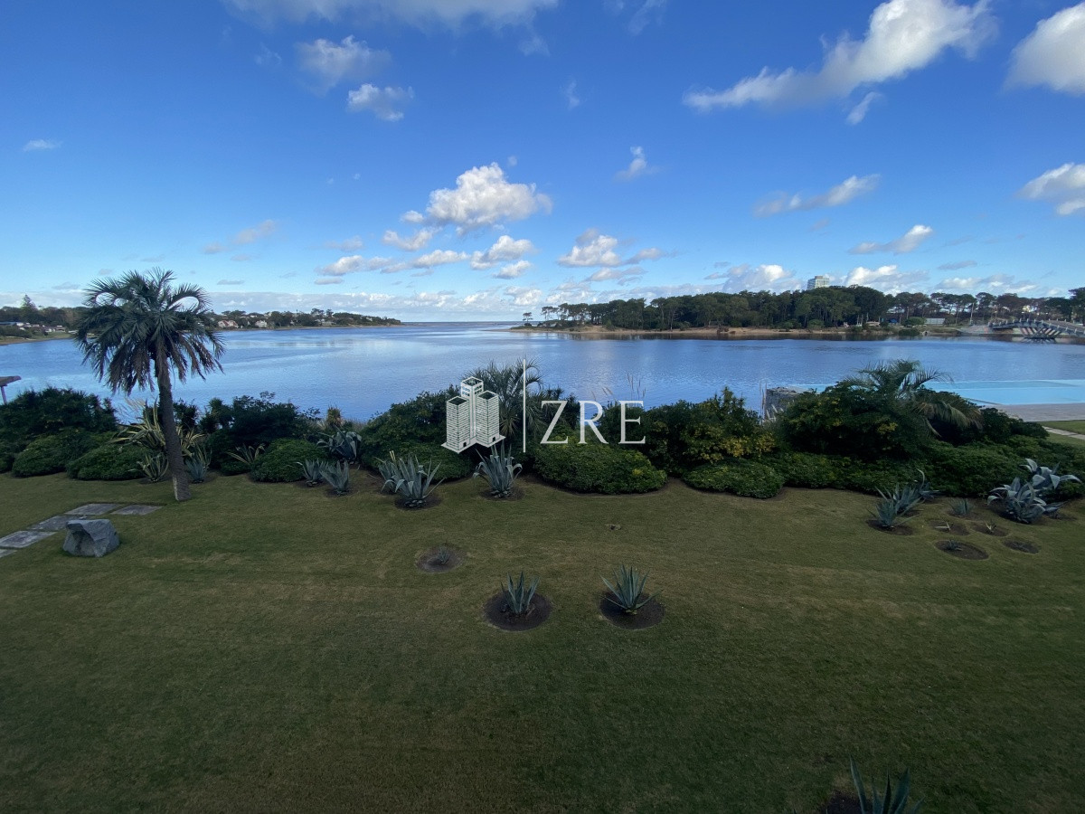 Apartamento ID.533 - Venta apartamento de 4 dormitorios Punta del Este