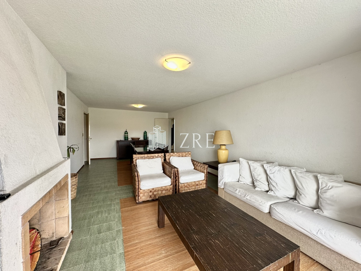 Apartamento ID.801 - Venta Apartamento - 3 Dormitorios 3 Baños - Primera linea Playa Mansa 