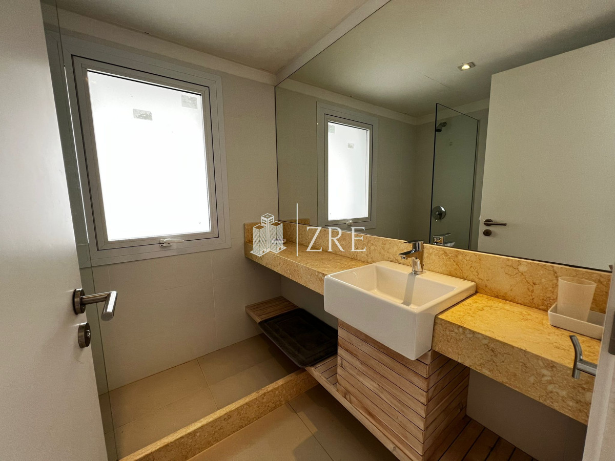 Apartamento ID.468 - Venta apartamento 3 dormitorios. Playa mansa, Punta del Este
