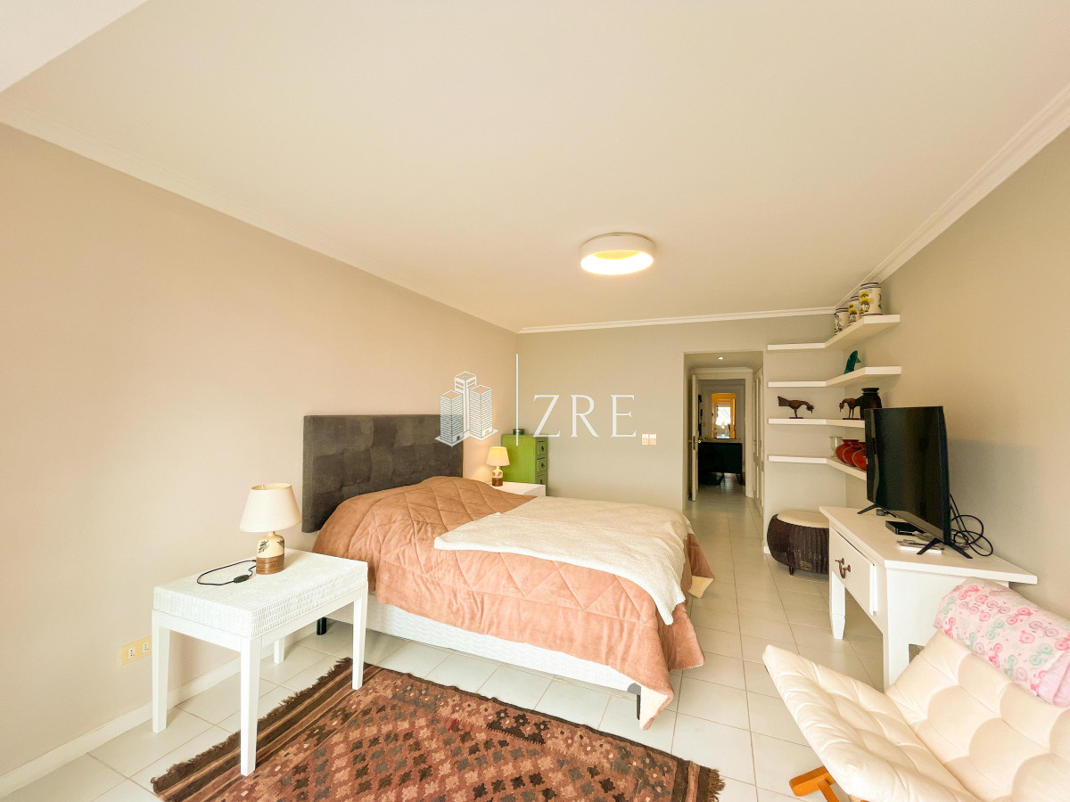 Apartamento ID.985 - Venta y alquiler apartamento en Península, Punta del Este 