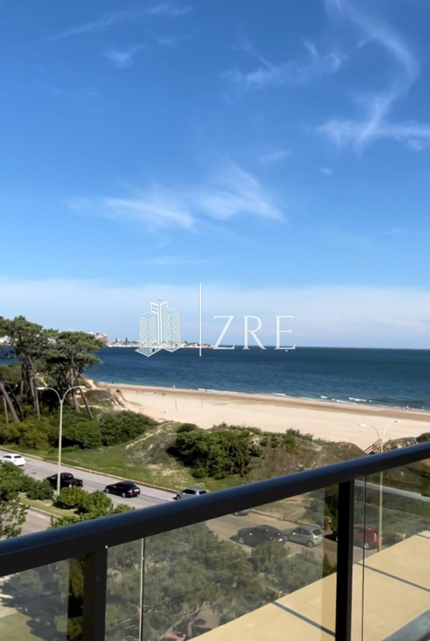 Apartamento ID.631 - Venta apartamento dos dormitorios primera linea, Mansa. Punta Del Este.