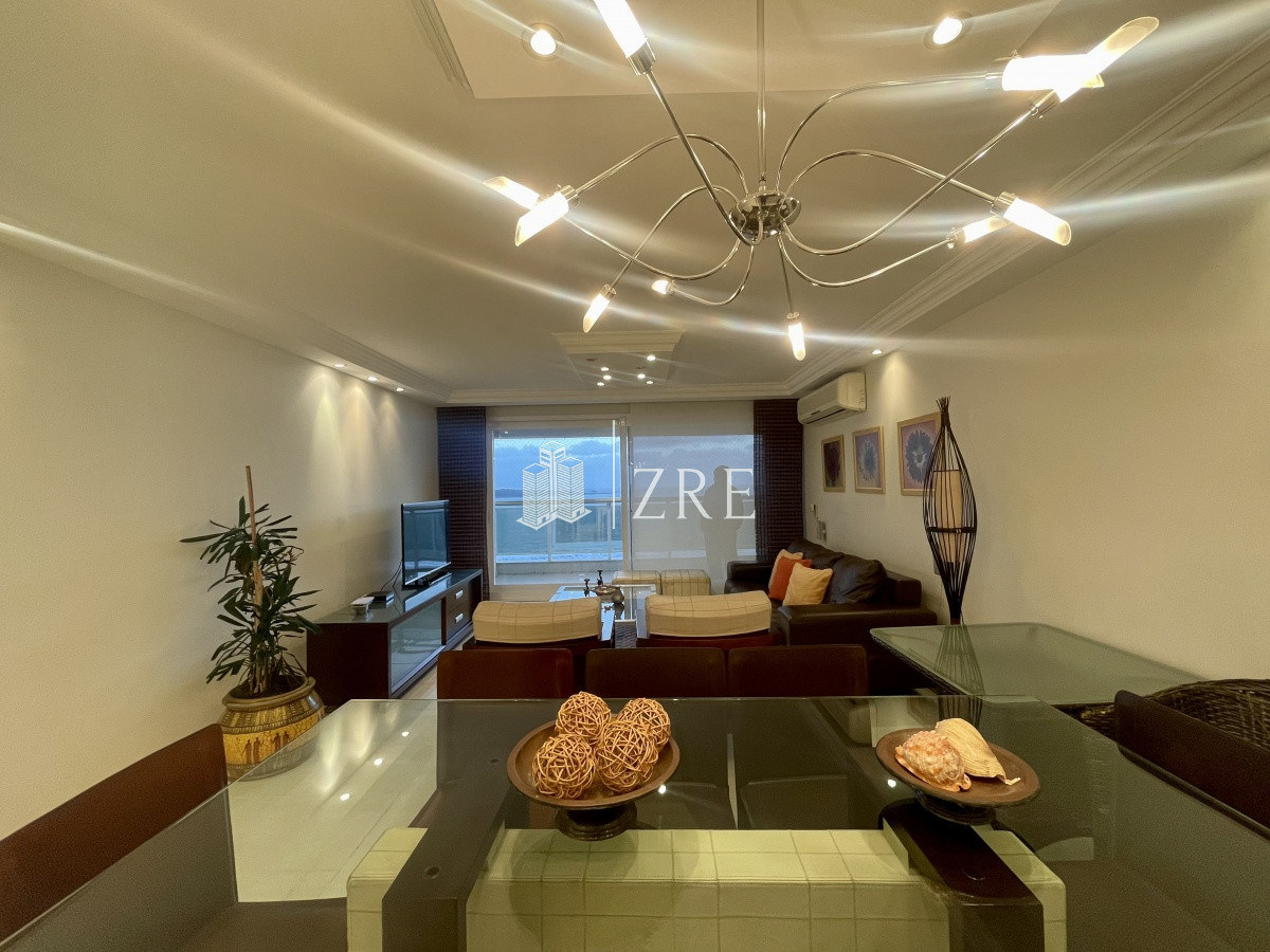 Apartamento ID.419 - Venta apartamento en playa mansa, primera línea, Punta del Este
