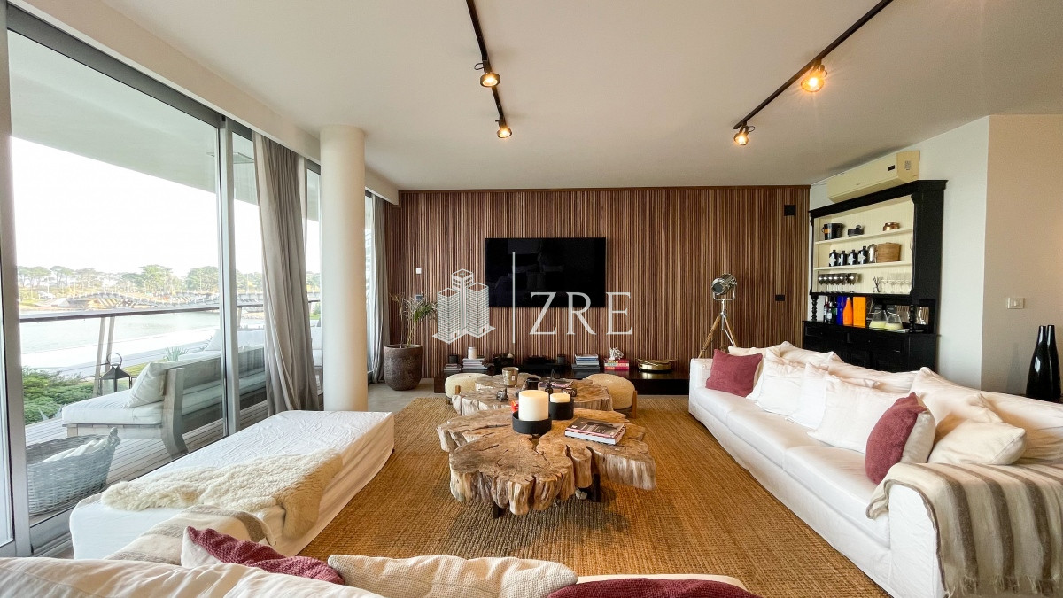 Apartamento ID.533 - Venta apartamento de 4 dormitorios Punta del Este