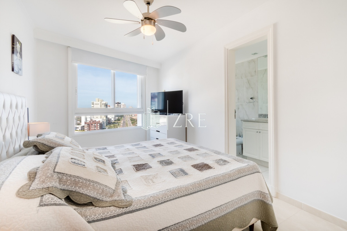 Apartamento ID.509 - Venta apartamento 3 dormitorios playa mansa Punta del Este