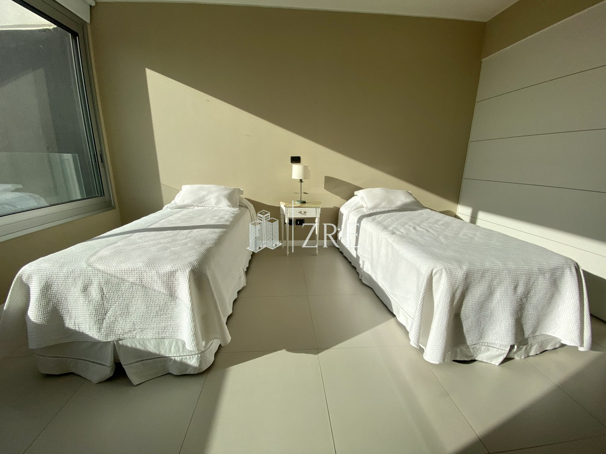 Apartamento ID.341 - Venta apartamento 4 dormitorios, playa brava Punta del Este 