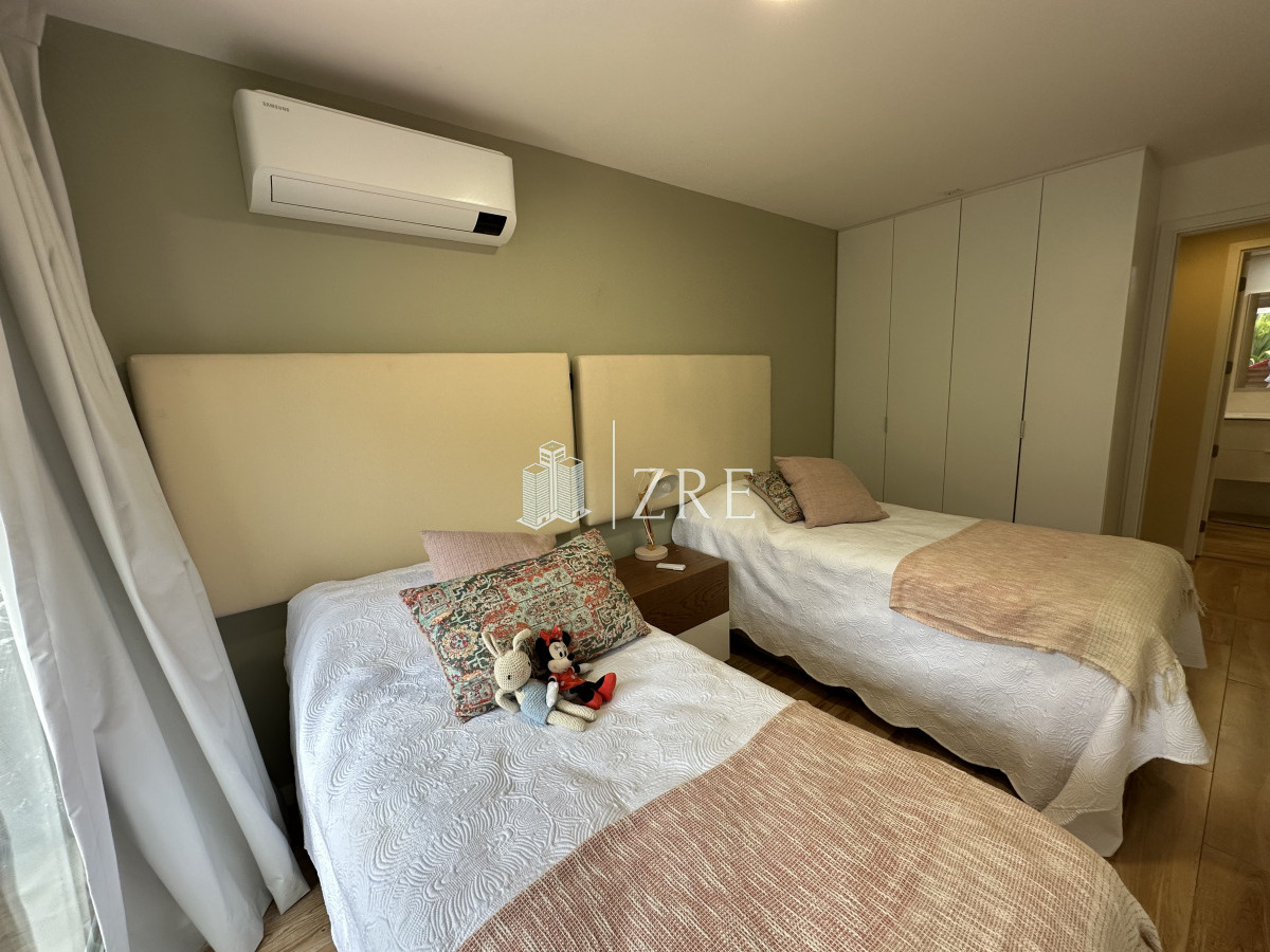 Apartamento ID.661 - Venta apartamento 3 dormitorios. Playa mansa, Punta del Este. 