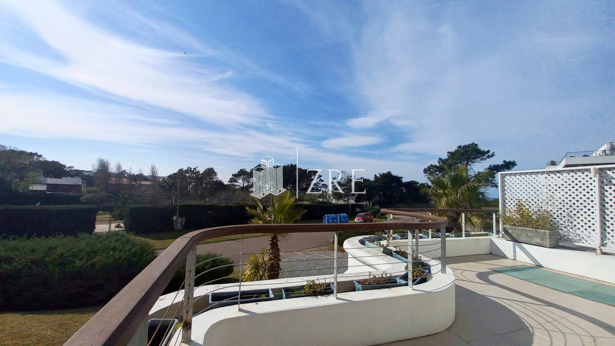 Apartamento ID.175 - Venta - Alquiler Departamento - 3 Dormitorios 3 baños + Servicio - Playa Brava   