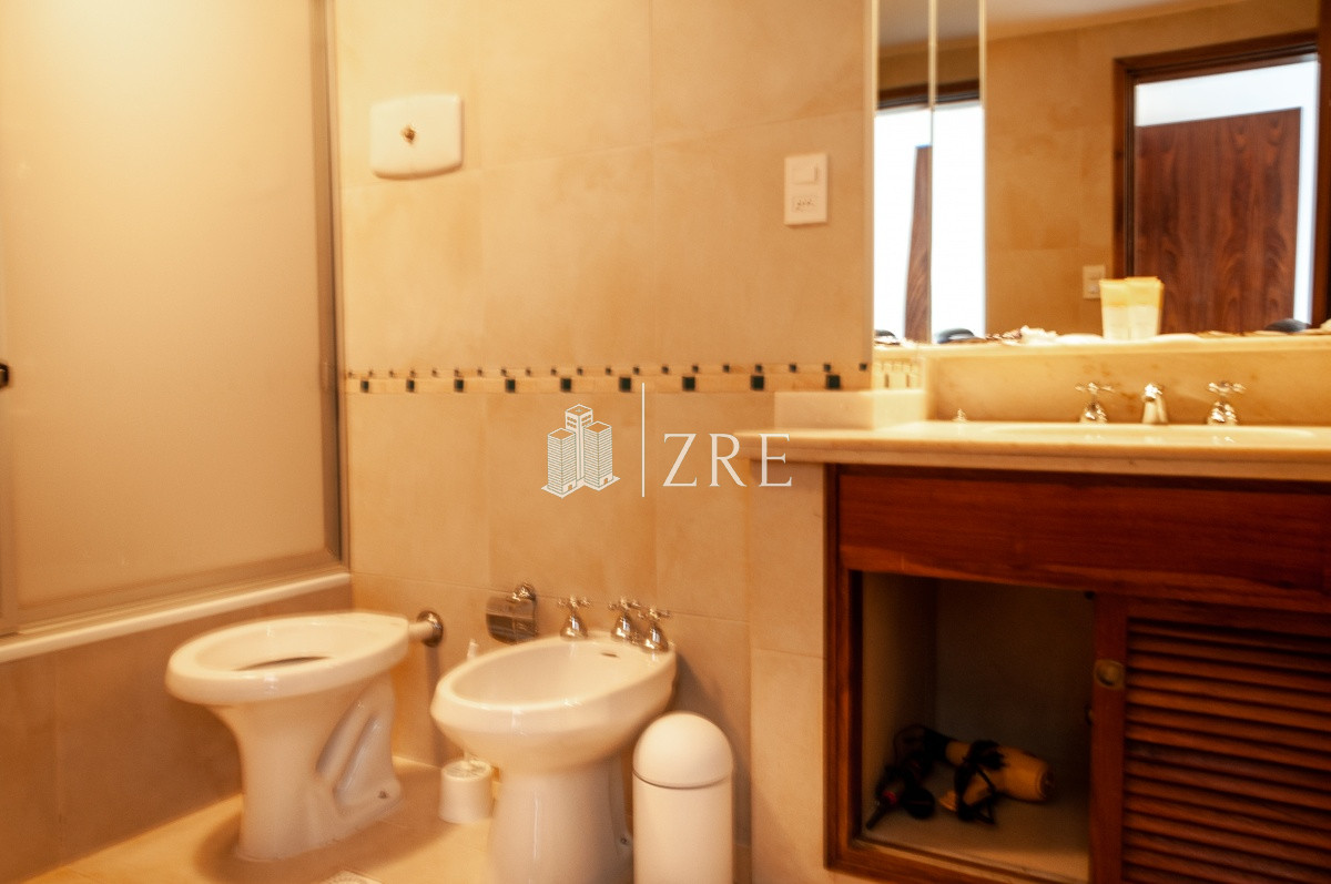 Apartamento ID.338 - Primera fila Playa Mansa, semipiso en Malecon.
