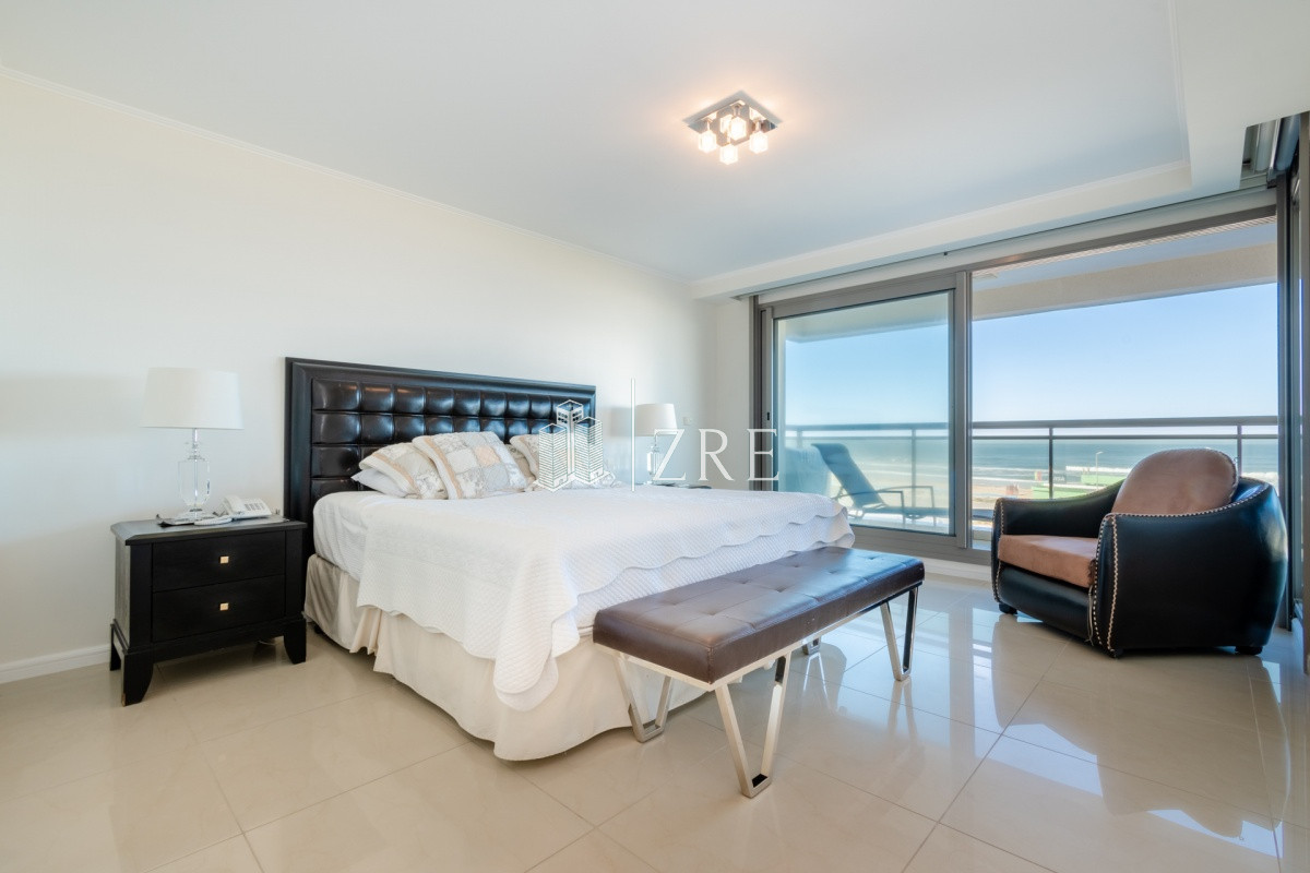 Apartamento ID.513 - Venta apartamento Imperiale II tres dormitorios y servicio playa brava Punta del Este