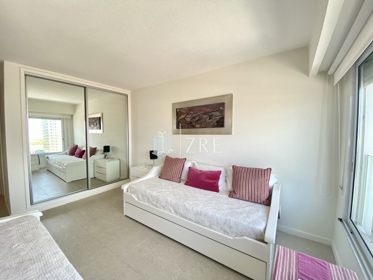 Apartamento ID.289 - Venta apartamento 3 dormitorios. Playa mansa, Punta del Este  