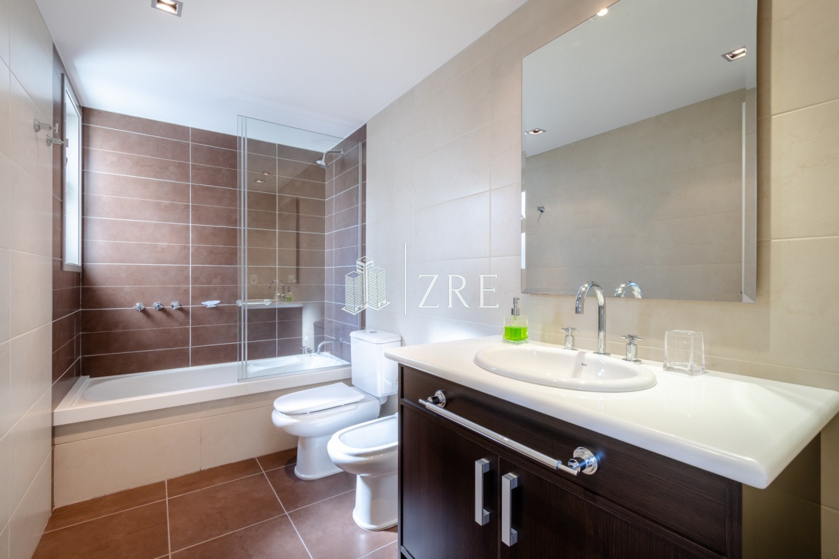Apartamento ID.513 - Venta apartamento Imperiale II tres dormitorios y servicio playa brava Punta del Este