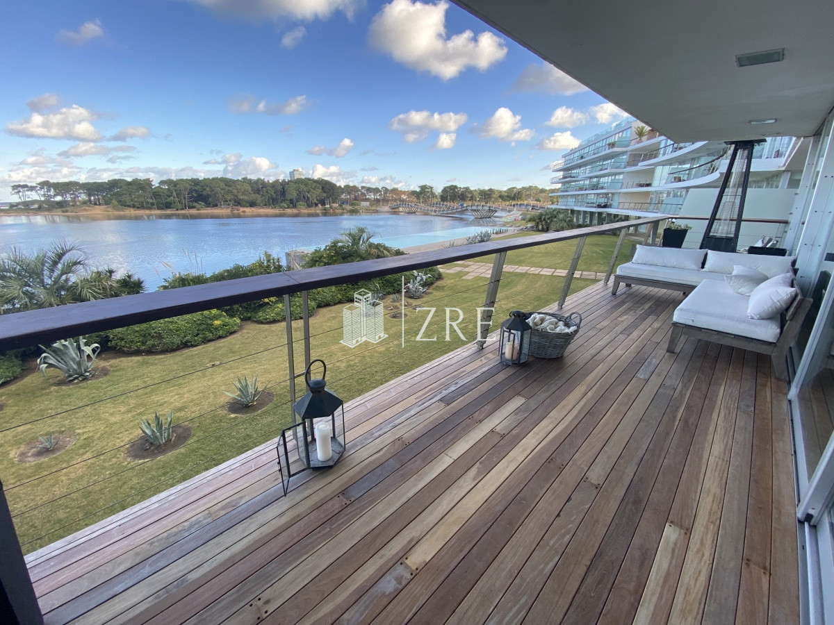 Apartamento ID.533 - Venta apartamento de 4 dormitorios Punta del Este