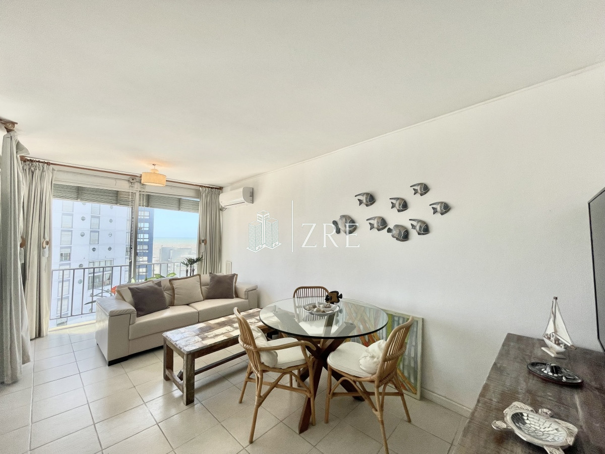 Apartamento ID.160 - Venta apartamento 1 dormitorio con vista al mar. Península, Punta del Este.  