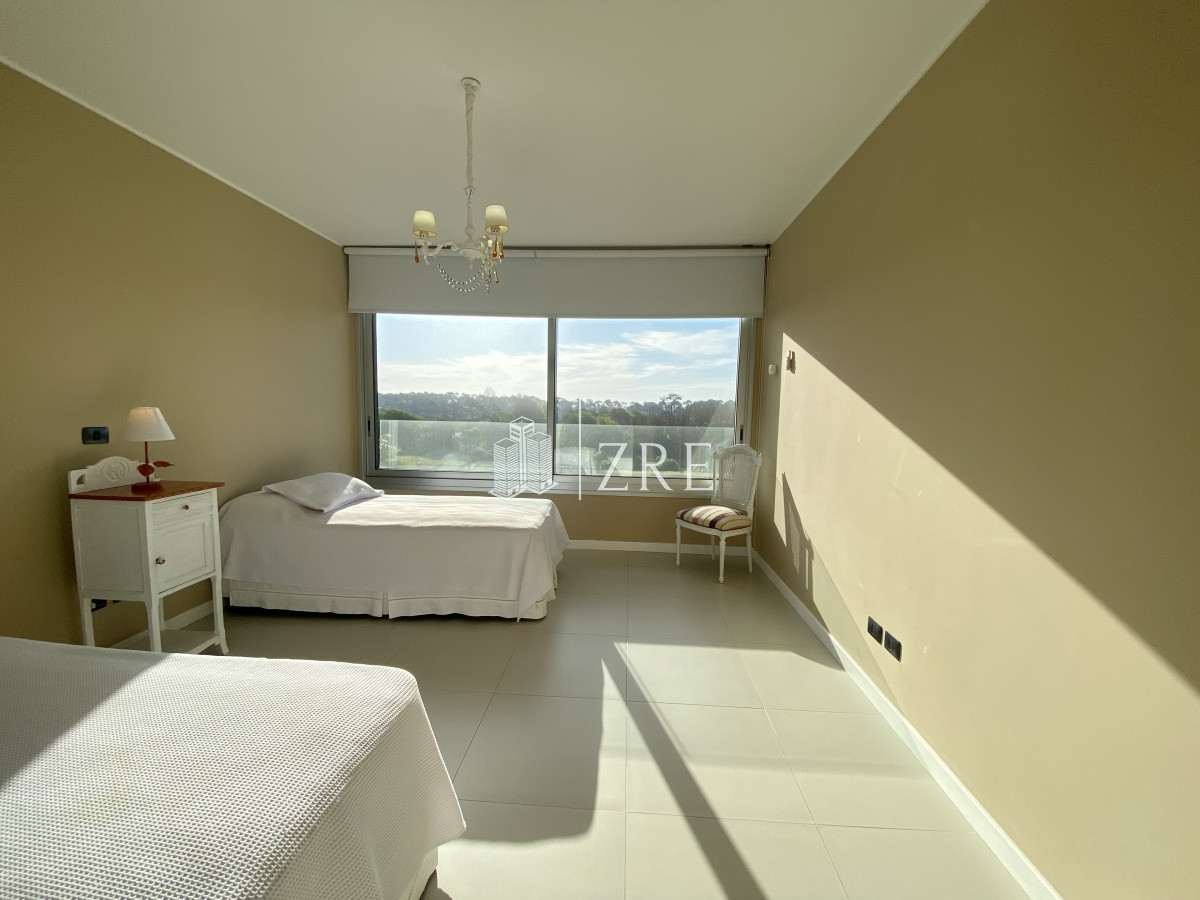 Apartamento ID.341 - Venta apartamento 4 dormitorios, playa brava Punta del Este 