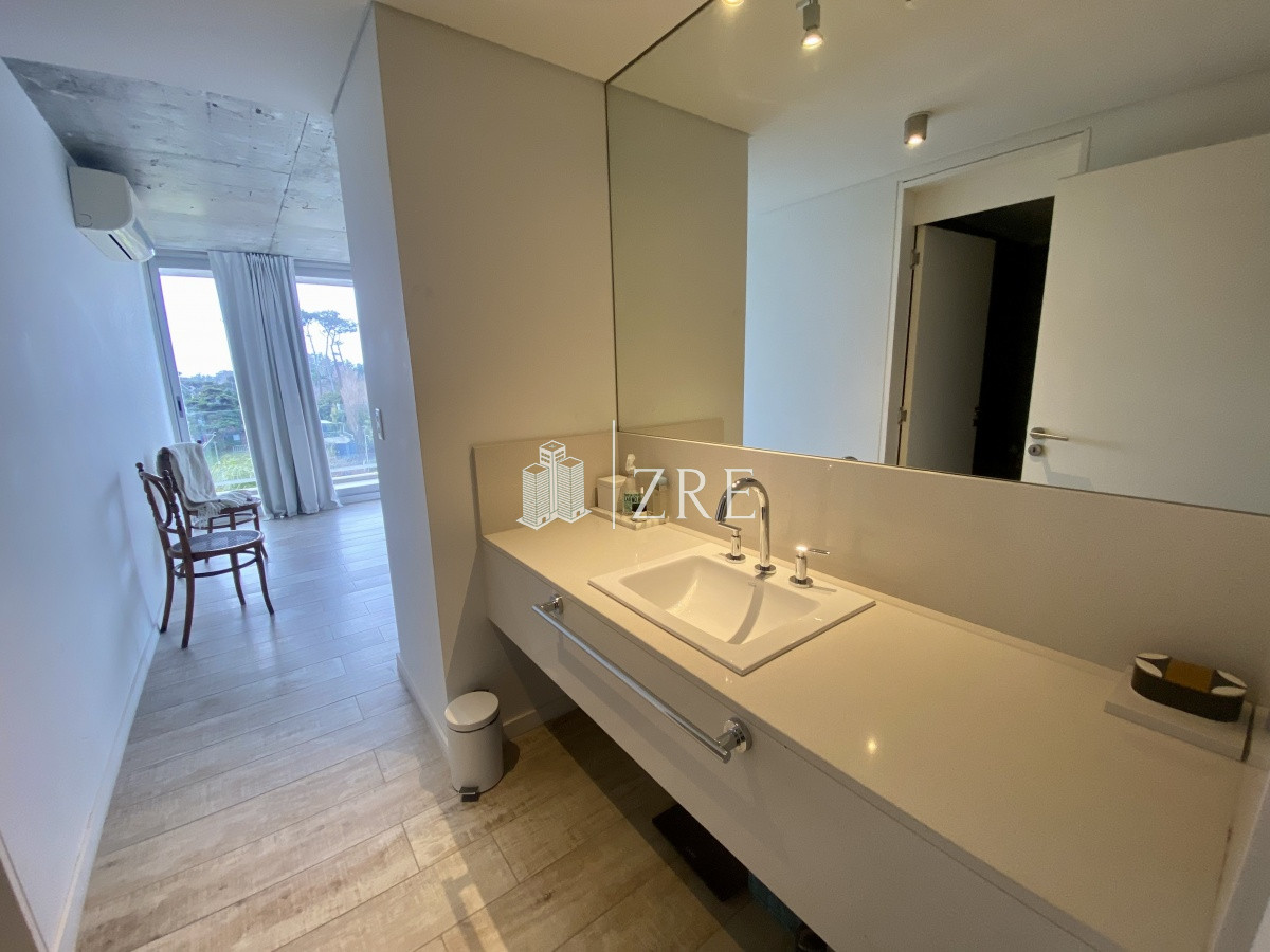 Apartamento ID.335 - Venta apartamento 3 dormitorios playa mansa Punta del Este