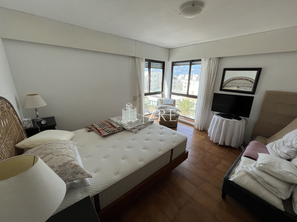 Apartamento ID.640 - Venta apartamento cuatro dormitorios, Península. Punta Del Este 