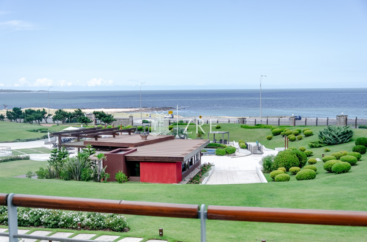 Apartamento ID.54 - Venta apartamento 4 dormitorios. Playa mansa, Punta del Este