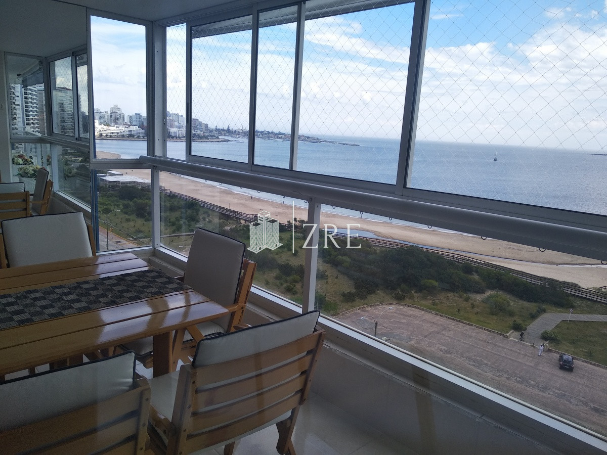 Apartamento ID.421 - Venta apartamento con vista al mar en playa mansa Punta del Este