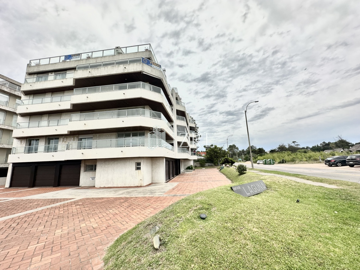 Apartamento ID.801 - Venta Apartamento - 3 Dormitorios 3 Baños - Primera linea Playa Mansa 