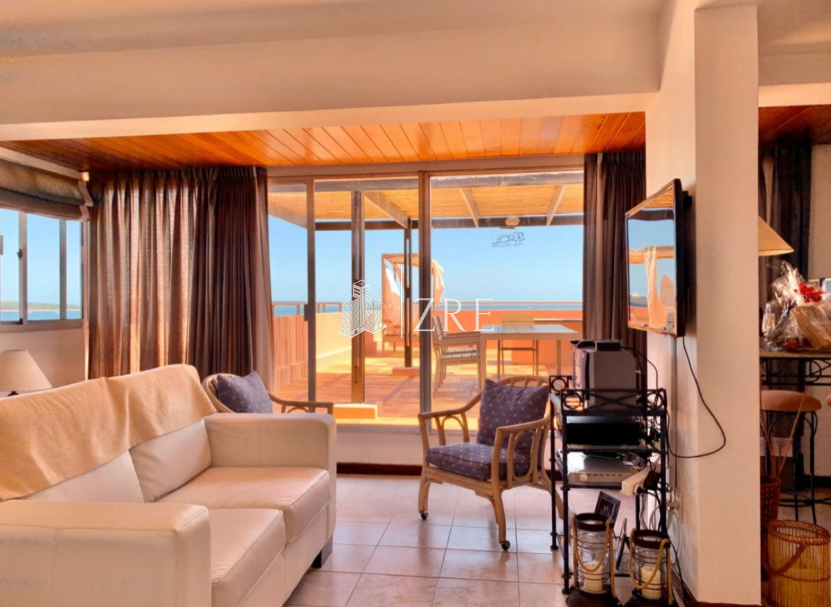 Apartamento ID.472 - Venta apartamento Frente al Mar, Playa Mansa en Venta Dos Dormitorios y Parrillero