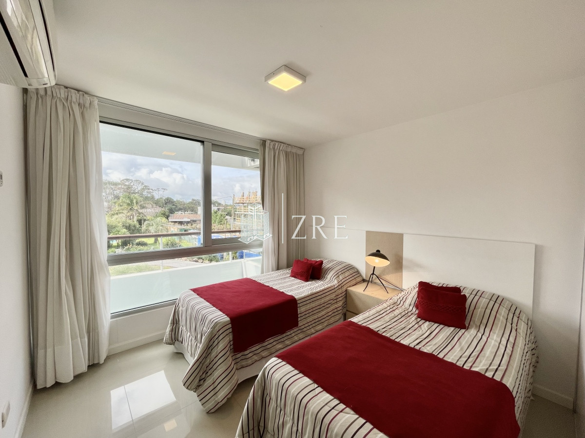 Apartamento ID.235 - venta apartamento 2 dormitorios  2 baños  Parrillero. Playa mansa, Punta del Este 