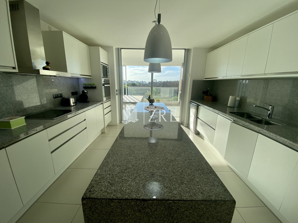 Apartamento ID.341 - Venta apartamento 4 dormitorios, playa brava Punta del Este 