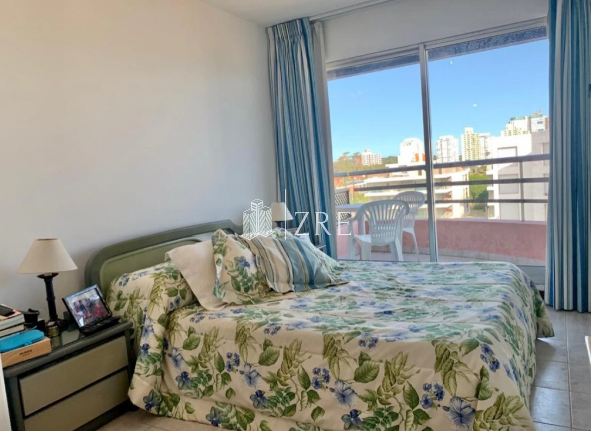 Apartamento ID.472 - Venta apartamento Frente al Mar, Playa Mansa en Venta Dos Dormitorios y Parrillero
