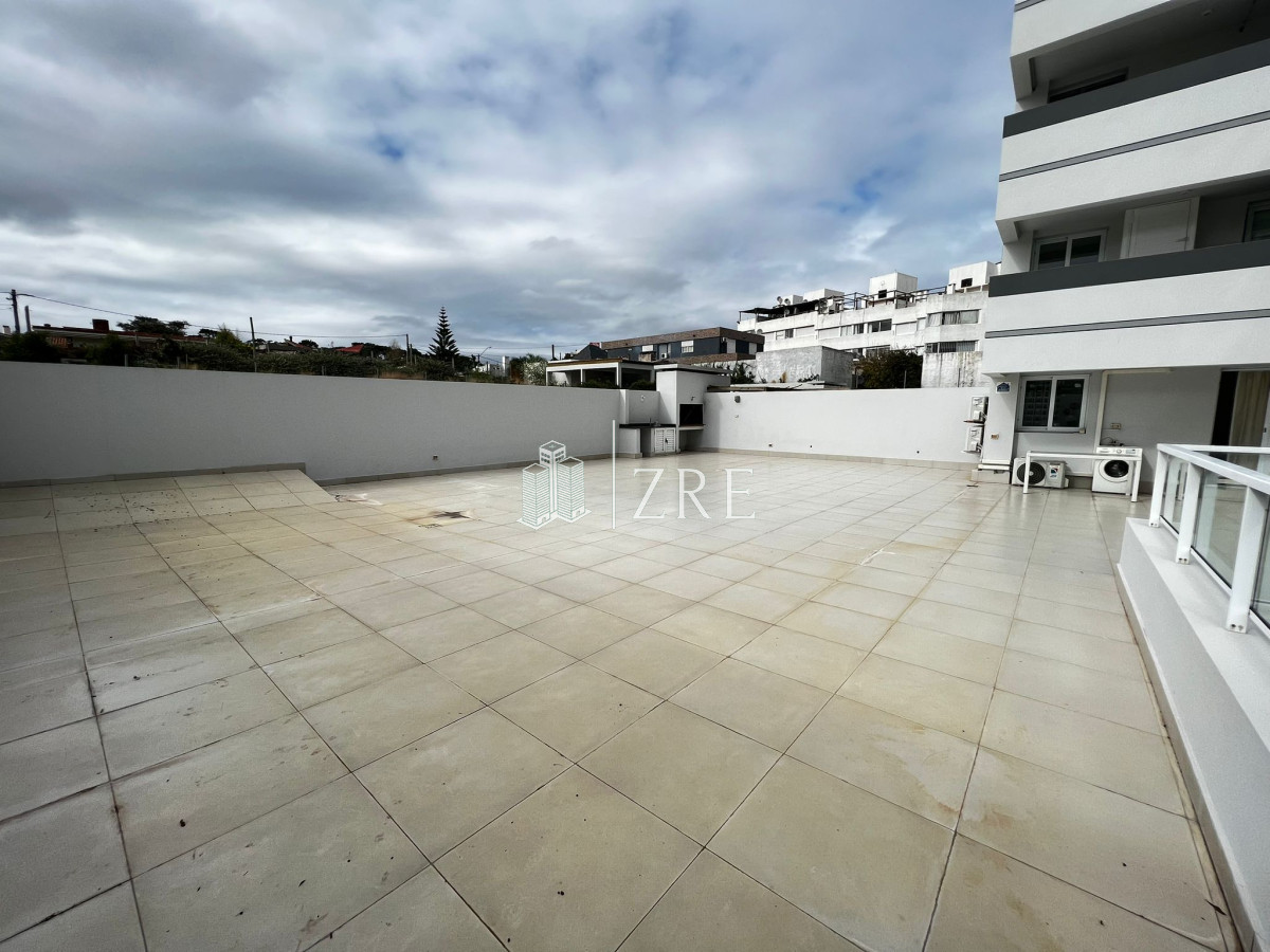 Apartamento ID.468 - Venta apartamento 3 dormitorios. Playa mansa, Punta del Este