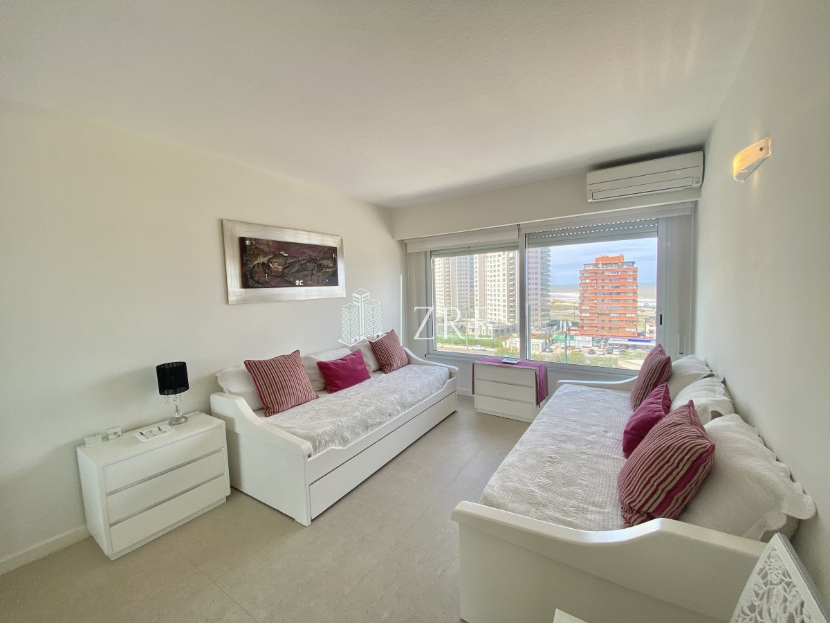 Apartamento ID.289 - Venta apartamento 3 dormitorios. Playa mansa, Punta del Este  