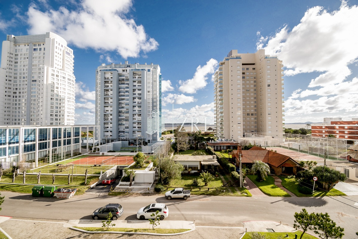 Apartamento ID.792 - Venta apartamento - 2 Dormitorios + Parrillero. Playa Mansa, Punta Del Este 