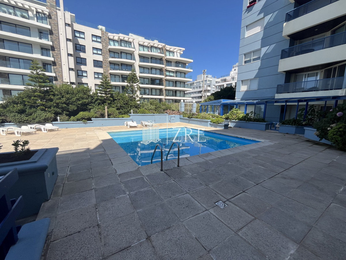 Apartamento ID.704 - Venta apartamento en Plena Península De Punta Del Este