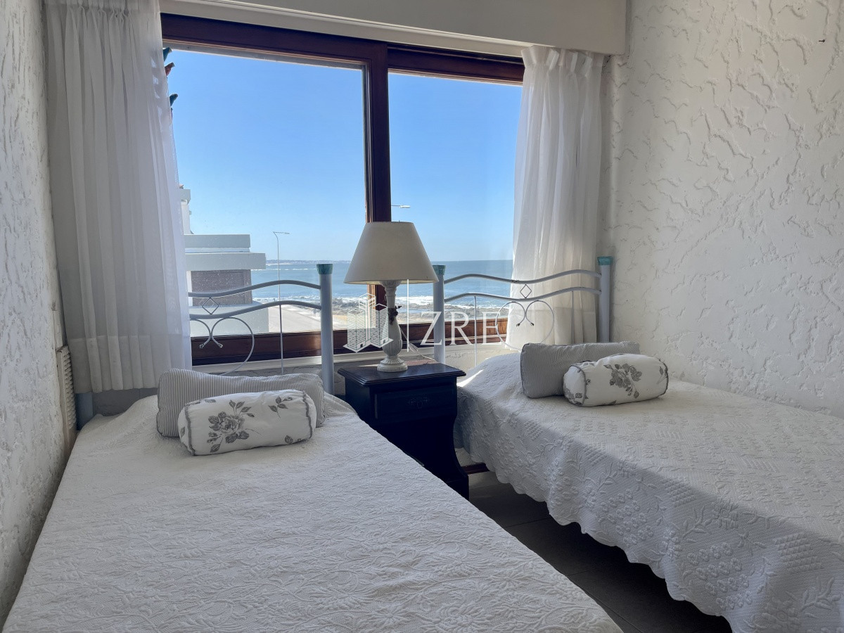 Apartamento ID.473 - Venta Apartamento en primera línea, Playa Brava, Punta del Este.